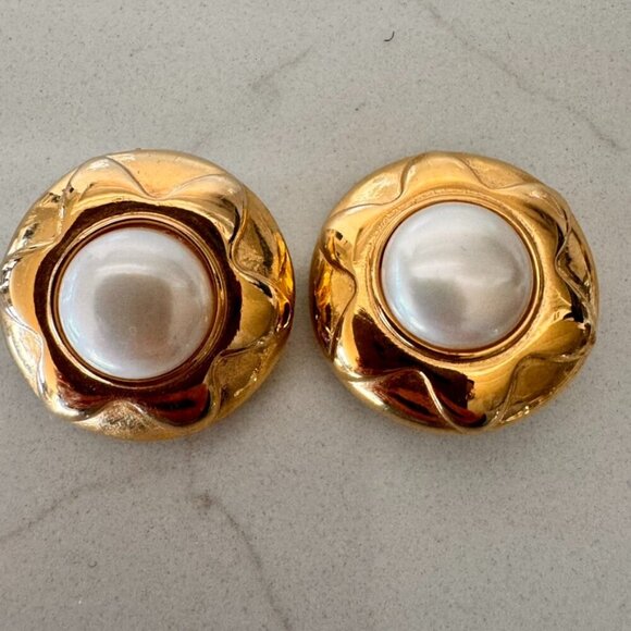 Vintage 1980's Vendome Gold/Pearl Clip-On Earrings - Picture 1 of 3